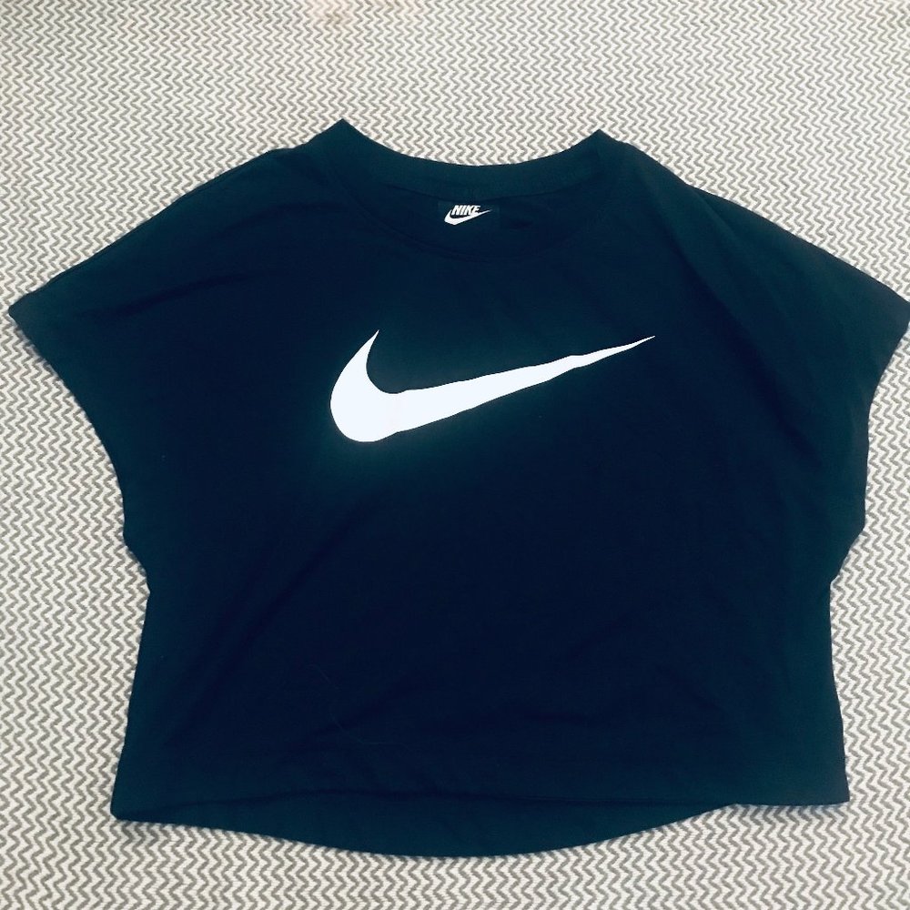 women nike cropped shirt